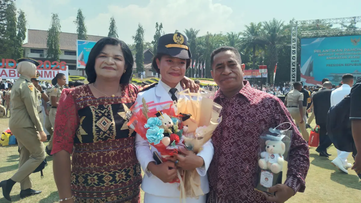 Air Mata Maria Saeita di Lapang Parade IPDN: Perjuangan Anak Petani di Sikka NTT Berhasil Jadi ASN Air Mata Maria Saeita di Lapang Parade IPDN: Perjuangan Anak Petani di Sikka NTT Berhasil Jadi ASN