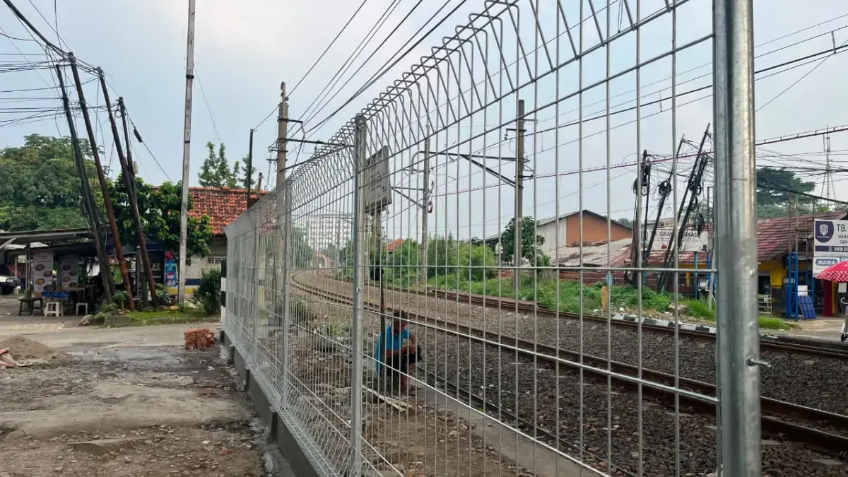 KH Sholeh Iskandar, Kecamatan Tanah Sareal, Kota Bogor, yang telah rampung dipasang. Foto: Sekar Andini