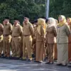 ASN Bandung Barat saat mengikuti upacara di Mekarsari, Kecamatan Ngamprah. Dok Jabar Ekspres/Suwitno