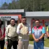 Wakil Bupati Asep Sopari Al Ayubi bersama managemen PGE Area Karaha/Foto: Prokopim