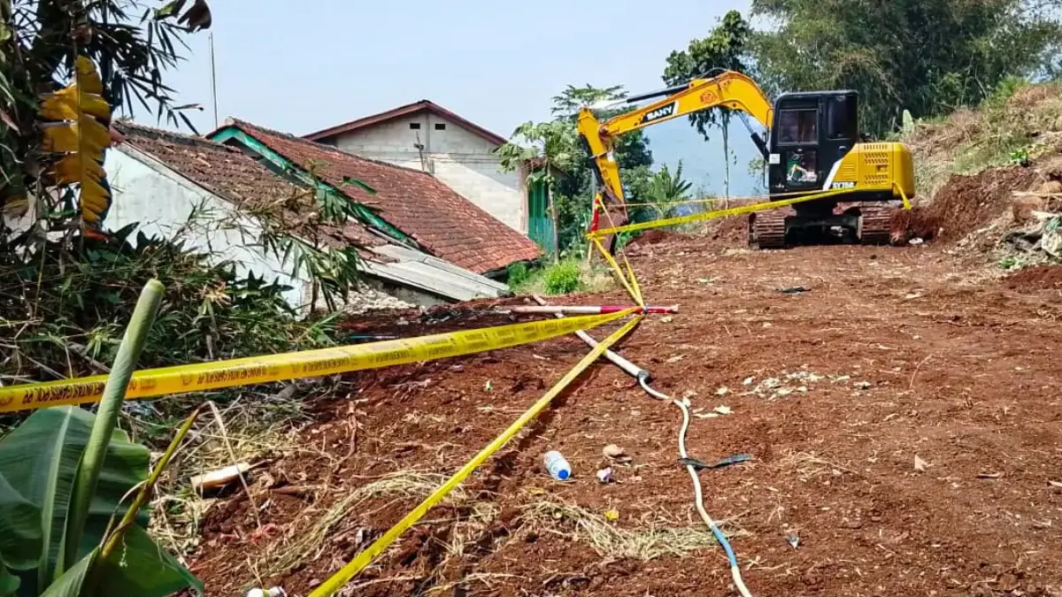 Tak Cukup Disegel, DPRD KBB Desak Usut Tuntas Pemapasan Lereng Gunung Pasarean Tak Cukup Disegel, DPRD KBB Desak Usut Tuntas Pemapasan Lereng Gunung Pasarean