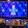 Jurnalis memotret pengumuman pemain baru Persib Bandung di Graha Persib di Kota Bandung, Selasa (7/7/2026). Pe