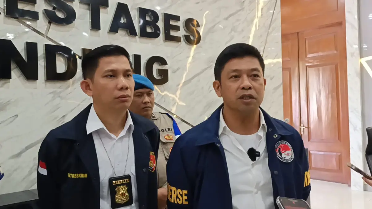 Nekat Edarkan Sabu di Wilayah Kota Bandung, 2 Orang Kakak Beradik Berhasil Diringkus Polisi Nekat Edarkan Sabu di Wilayah Kota Bandung, 2 Orang Kakak Beradik Berhasil Diringkus Polisi