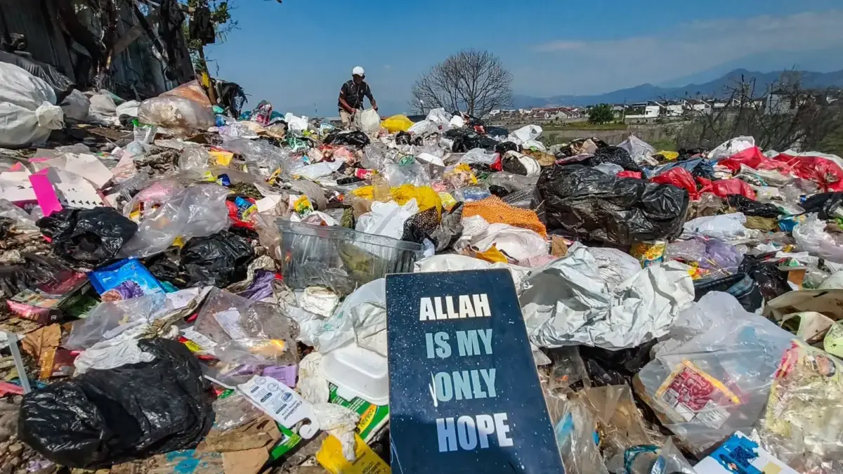 Tumpukan Sampah di Ciganitri Belum Ada Solusi! Tumpukan Sampah di Ciganitri Belum Ada Solusi!