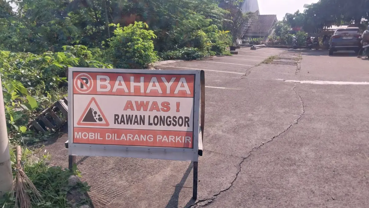 Longsor di Perum Mutiara Bogor Raya Setahun Terbengkalai, Pemkot Dorong Penanganan Pakai BTT Provinsi Longsor di Perum Mutiara Bogor Raya Setahun Terbengkalai, Pemkot Dorong Penanganan Pakai BTT Provinsi