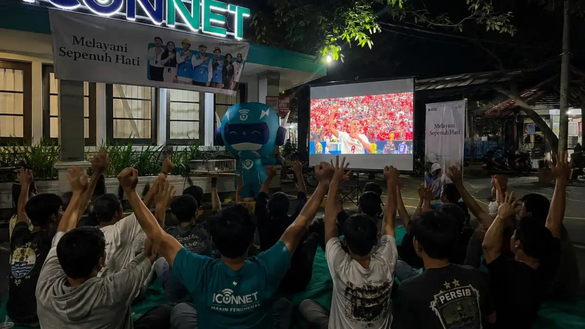 Goal Bareng Coni, PLN Icon Plus Jawa Barat Hadirkan Keseruan Nobar Bola Gembira Bersama Masyarakat Nobar Icon Plus