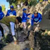 , DPC Partai Demokrat Kota Bandung menyelenggarakan kegiatan \"Gerakan Langit Biru, Indonesia Asri\" di kawasan