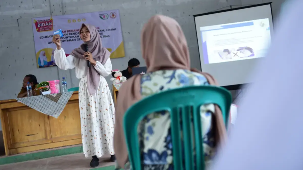Bidan Neng Ira Ingatkan Bahaya 'Kenyang Palsu' Akibat Jajanan Manis yang Picu Gizi Buruk Anak Bidan Neng Ira Ingatkan Bahaya \'Kenyang Palsu\' Akibat Jajanan Manis yang Picu Gizi Buruk Anak