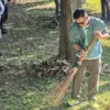 Bupati Bandung saat mengikuti kegiatan Indonesia Asri di Kompleks Pemerintah Kabupaten Bandung, Soreang, Jumat