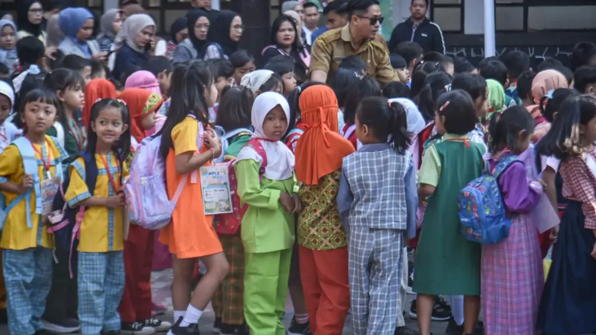 MPLS di Bandung Diubah Jadi Pengalaman Menyenangkan, Sekda: Sekolah Harus Menjadi Rumah Kedua bagi Anak MPLS di Bandung Diubah Jadi Pengalaman Menyenangkan, Sekda: Sekolah Harus Menjadi Rumah Kedua bagi Anak