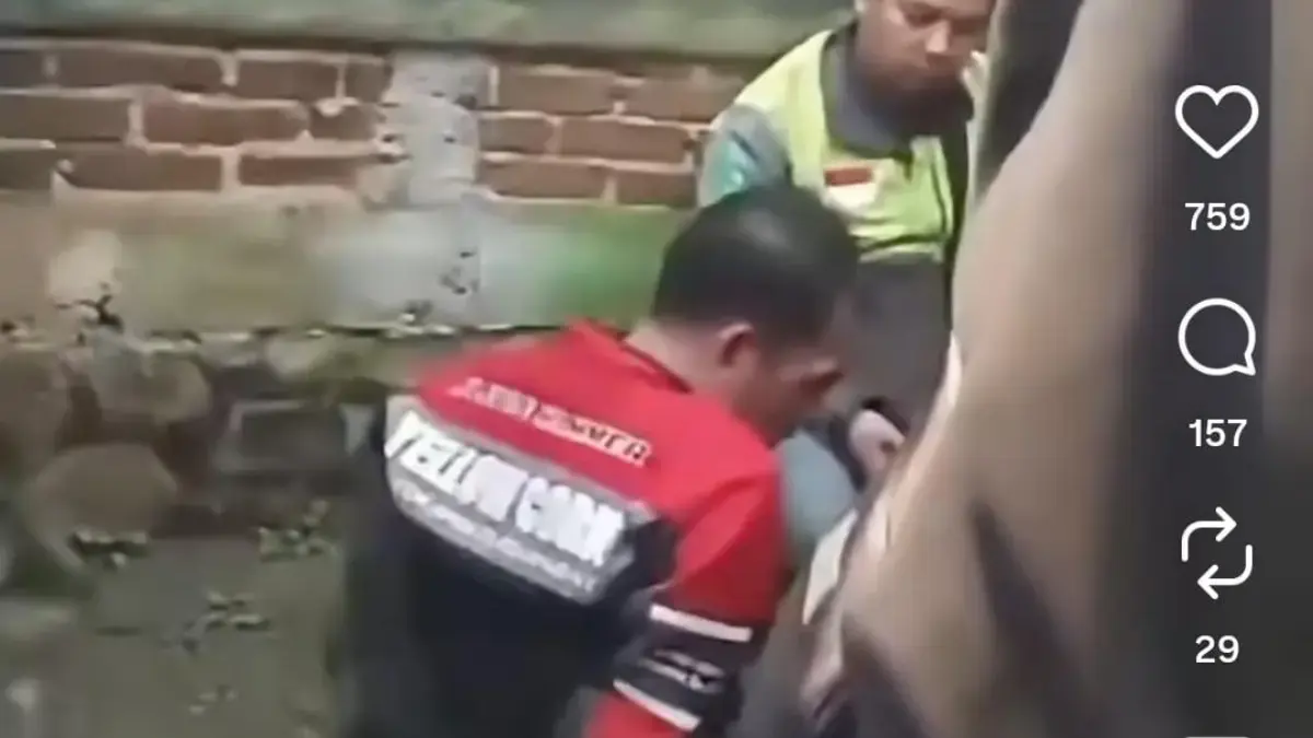Video Warga Amankan Pelaku di Cibeunying Kaler Viral! Polisi: Bukan Jambret, Tapi... Viral! Warga Amankan Pelaku Jambret di Cibeunying Kaler, Ini Kata Polisi