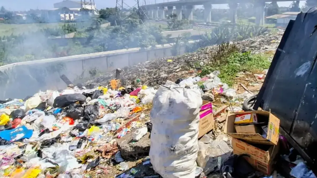 Viral Tumpukan Sampah di Ciganitri, Kecamatan Bojongsoang Putuskan Tutup Permanen Lokasi Pembuangan Liar Viral Tumpukan Sampah di Ciganitri, Kecamatan Bojongsoang Putuskan Tutup Permanen Lokasi Pembuangan Liar