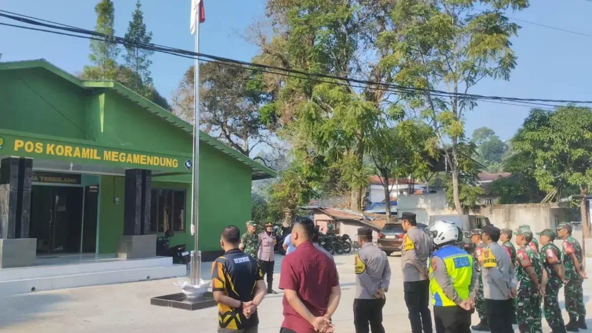 Polsek Megamendung Gandeng TNI Perketat Pengamanan Jalur Wisata Puncak Polsek Megamendung Gandeng TNI Perketat Pengamanan Jalur Wisata Puncak