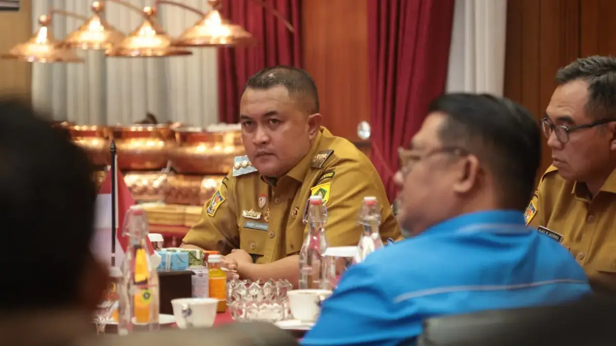 Rudy Susmanto Minta Camat Jadi Motor Pembangunan dan Garda Terdepan Pelayanan Masyarakat Rudy Susmanto Minta Camat Jadi Motor Pembangunan dan Garda Terdepan Pelayanan Masyarakat