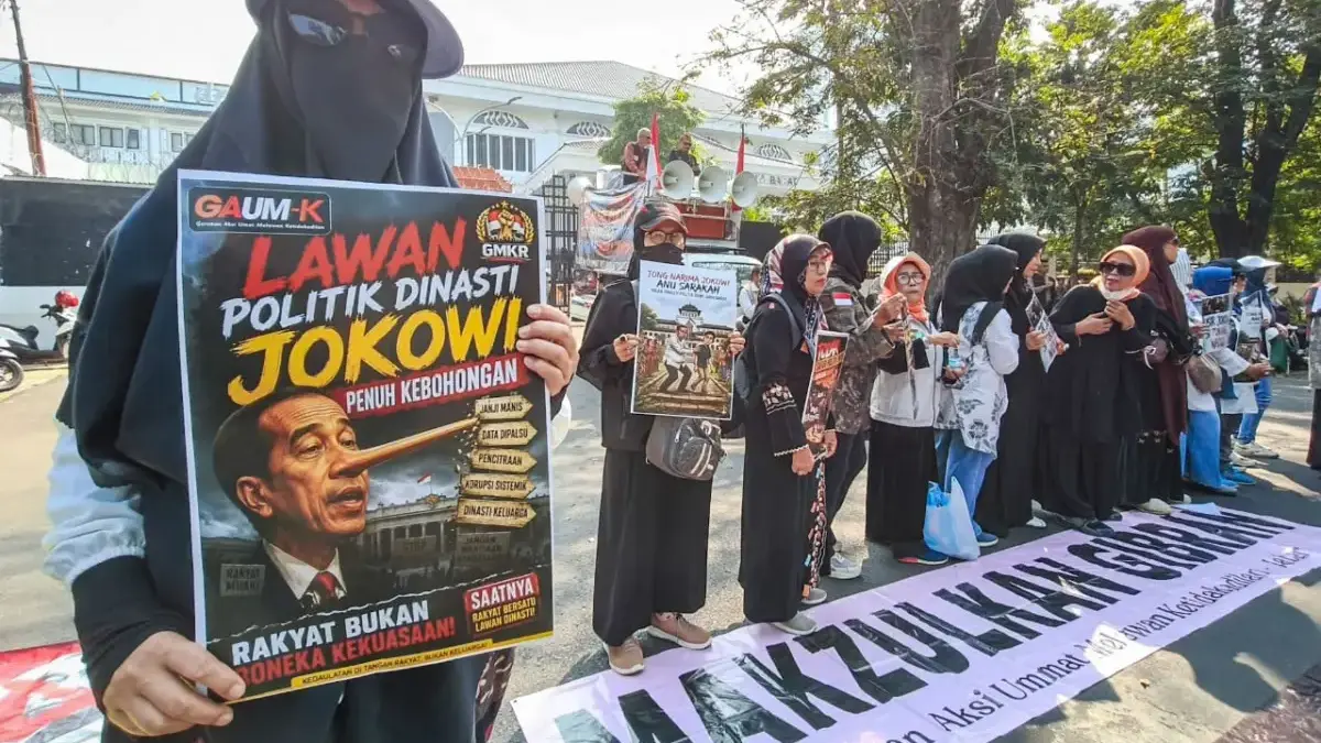GAUM-K dan GMKR Gelar Aksi di DPRD Jabar, Tolak Safari Politik Jokowi di Bandung Tolak Safari Politik Jokowi di Bandung, GAUM-K dan GMKR Gelar Aksi di DPRD Jabar