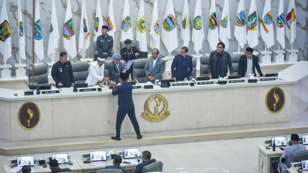 Dapat Lampu Hijau Mendagri, Pemprov Jabar Siapkan 3 Raperda Bentuk Holding BUMD Dapat Lampu Hijau Mendagri, Pemprov Jabar Siapkan 3 Raperda Bentuk Holding BUMD