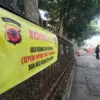 Spanduk peringatan aksi kriminalitas terpasang di kawasan Tegalega, Kota Bandung, Rabu (15/7/2026). Foto: Dima