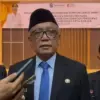 Wali Kota Banjar Ir H Sudarsono saat diwawancara awak media. Ia mengatakan galian C di gunung gembok dihentika