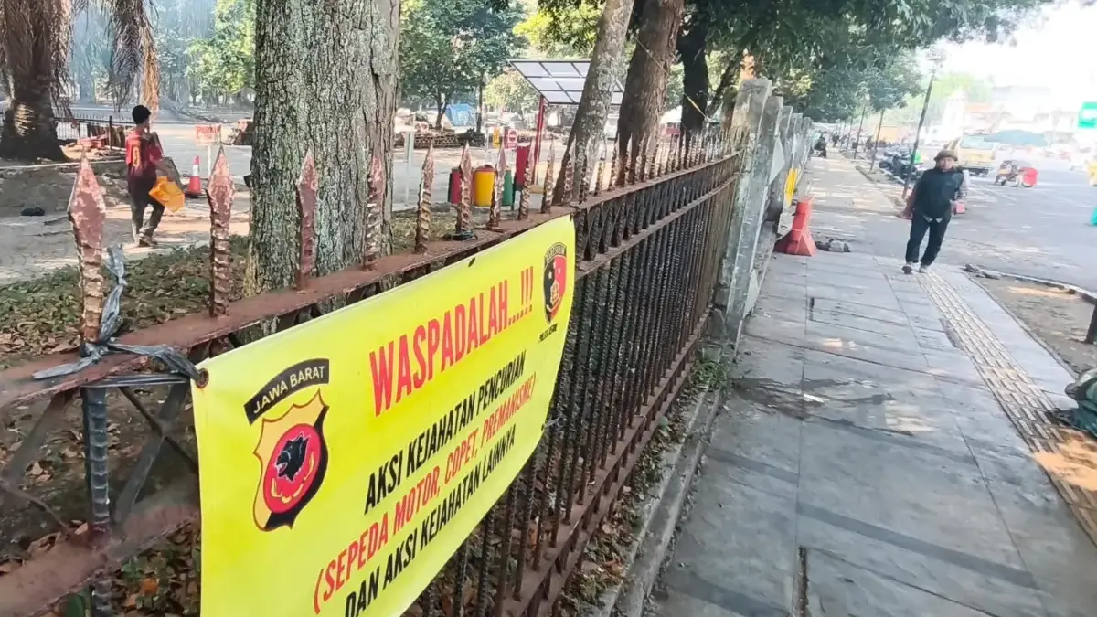 Farhan Sebut Tekanan Ekonomi dan Libur Sekolah Jadi Pemicu Maraknya Begal di Bandung Farhan Sebut Tekanan Ekonomi dan Libur Sekolah Jadi Pemicu Maraknya Begal di Bandung