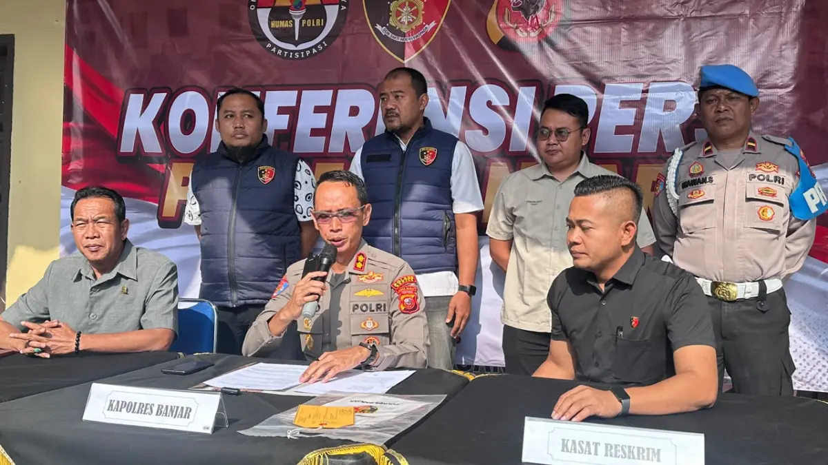 ARM Anggota DPRD Kota Banjar Ditangkap di Jakarta, Diduga Tipu Warga dengan Iming-iming Dapur MBG Fiktif Kapolres Banjar AKBP Didi Dewantoro saat menggelar konferensi pers kasus anggota DPRD Banjar yang diduga menip