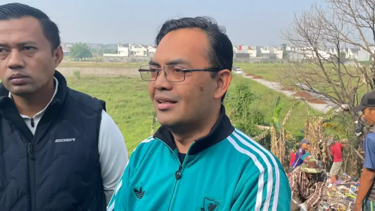 Tak Diangkut ke Sarimukti, Ini Alasan Ratusan Ton Sampah di Jembatan Ciganitri Ditimbun Tanah Kabid Pengelolaan Sampah Dinas Lingkungan Hidup (DLH) Kabupaten Bandung, Abdul Wahid Fauzy saat ditemui, Jumat