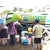 Pemkab salurkan air bersih di Kecamatan Bojonggambir, beberapa waktu lalu/Foto: Dok. BPBD