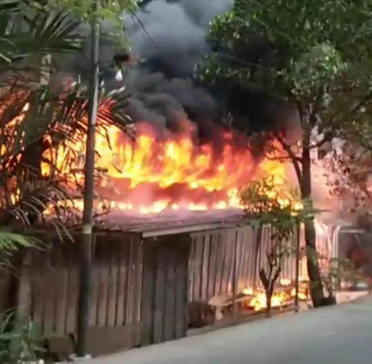 Gudang Sparepart Motor di Tajurhalang Bogor Ludes Terbakar, Kerugian Ditaksir Capai Rp500 Juta – jabarekspres.com