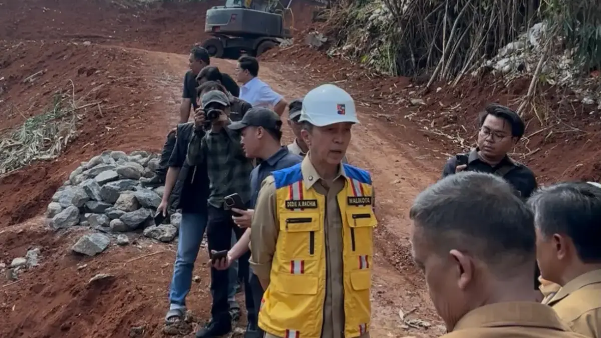 Wali Kota Bogor Dedie A. Rachim saat berada di lokasi Pengolahan Sampah menjadi Energi Listrik (PSEL) Bogor Ra