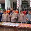 Polrestabes Bandung saat berhasil ungkap kasus kejahatan jalanan yang terjadi selama periode 1 - 21 Juli 2026.