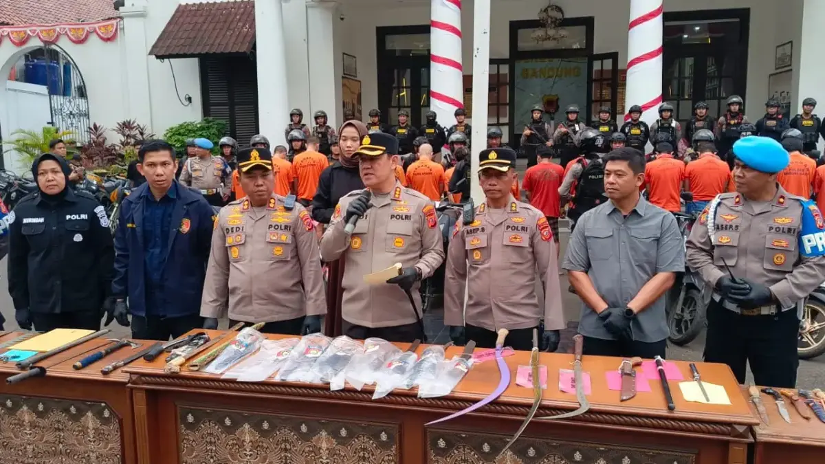 Polrestabes Bandung saat berhasil ungkap kasus kejahatan jalanan yang terjadi selama periode 1 - 21 Juli 2026.