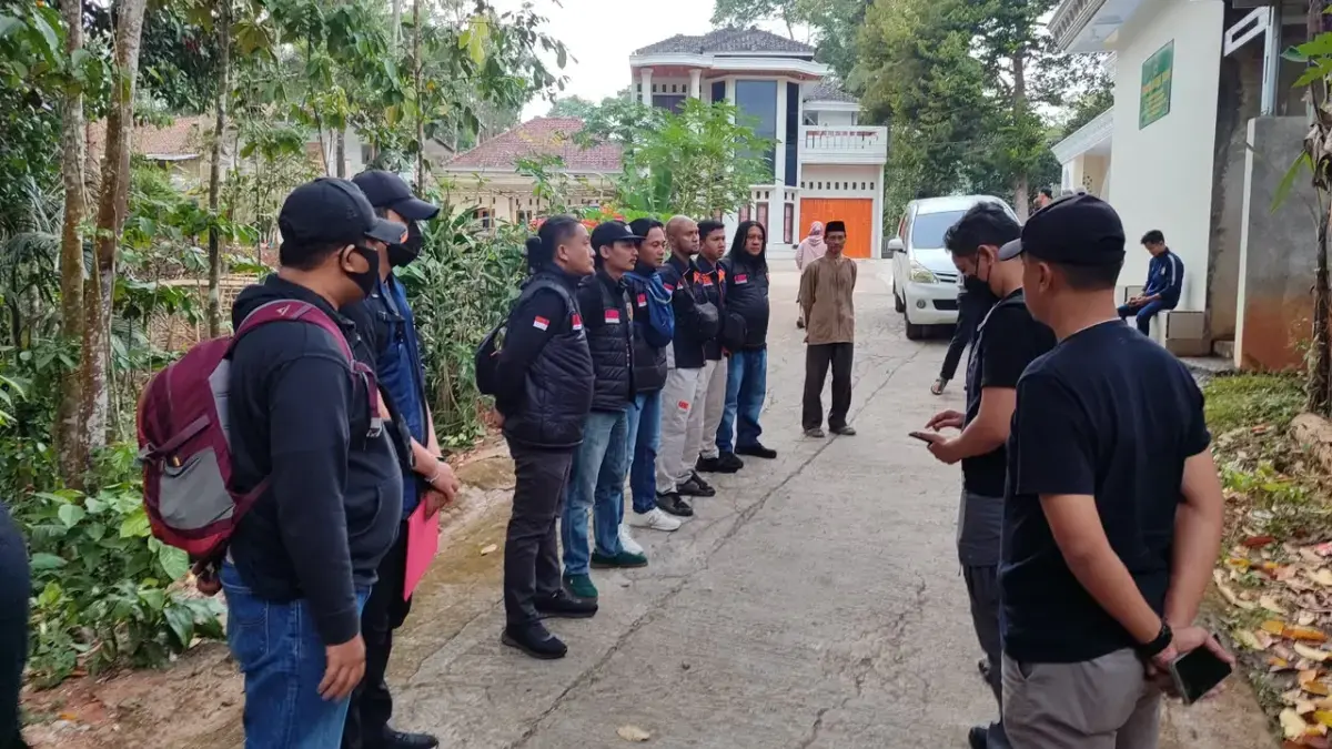 Terduga Teroris Diamankan Densus 88 di Ciamis, Polres Backup Pengamanan Anggota Polres Ciamis ikut membackup proses penangkapan terduga teroris oleh Densus 88 wilayah Desa Sukaharja,