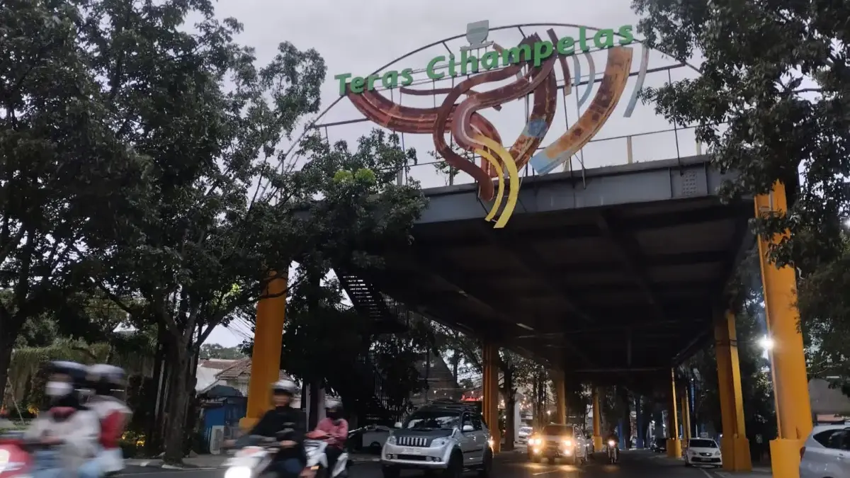 Farhan: Pemprov Jabar Ambil Alih Pengelolaan Jalan dan Teras Cihampelas, Percepatan Revitalisasi Jadi Target Farhan: Pemprov Jabar Ambil Alih Pengelolaan Jalan dan Teras Cihampelas, Percepatan Revitalisasi Jadi Target