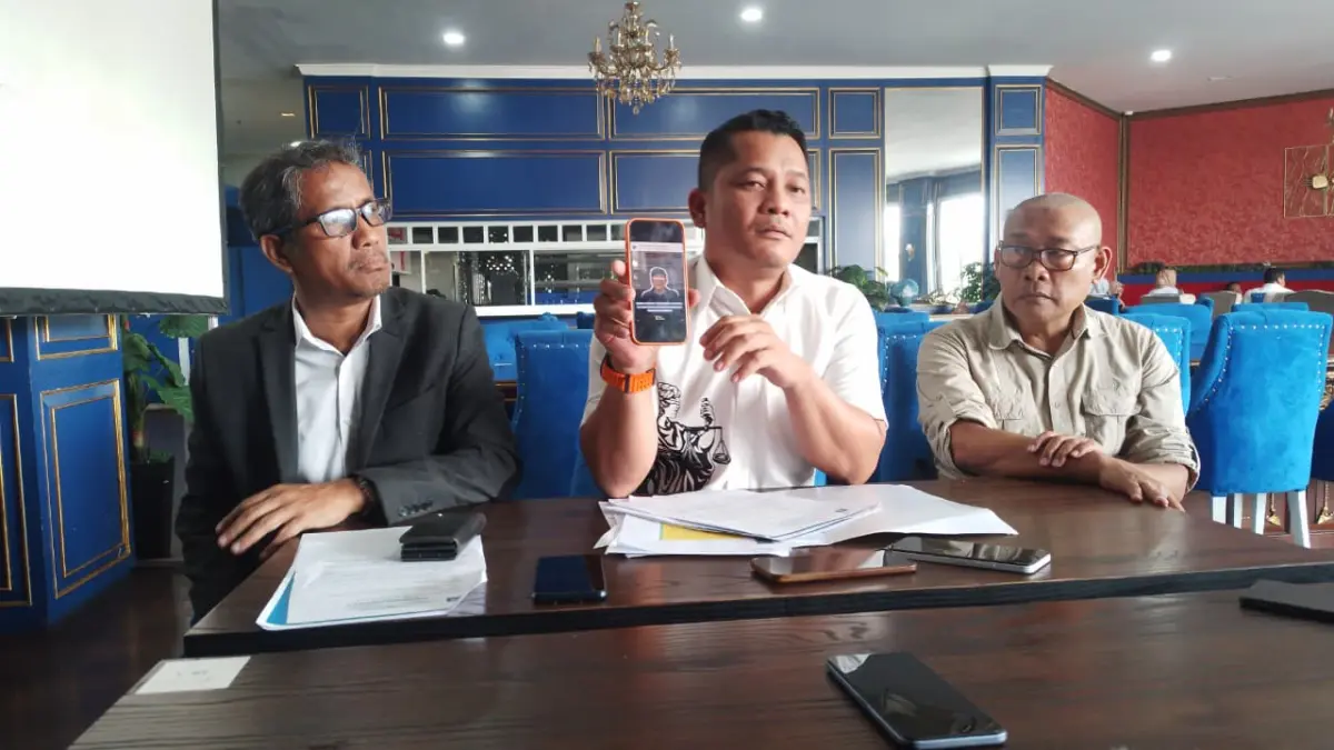 Tim kuasa hukum Wakil Gubernur Jabar, Erwan Setiawan, Jandri Ginting (tengah) saat ditemui beberapa waktu lalu