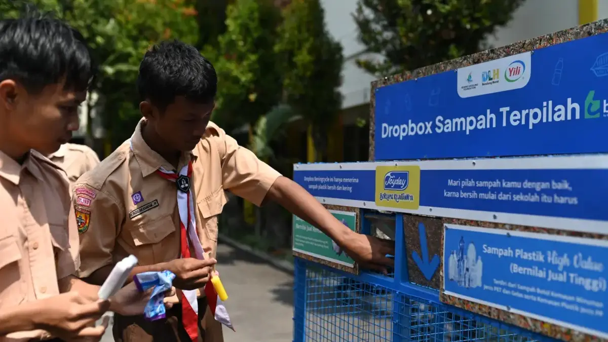 Yili Indonesia Ajak Generasi Muda Bandung Peduli Lingkungan Melalui Edukasi Daur Ulang Sampah Plastik