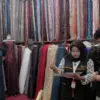 Sensus Ekonomi Memotret Transformasi Pedagang Kain Cigondewah Berjualan Live Streaming