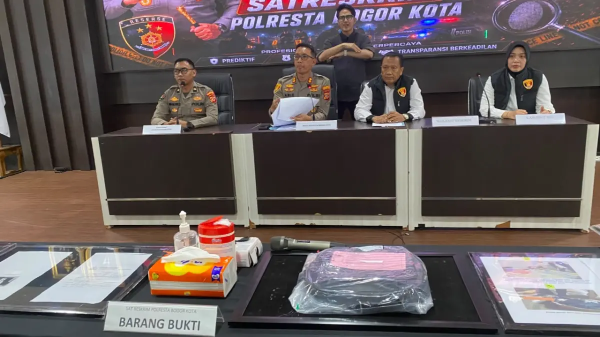 Konferensi pers di Mapolresta Bogor Kota, Senin (27/7/2026) terkait kasus pembuangan bayi perempuan di dalam t