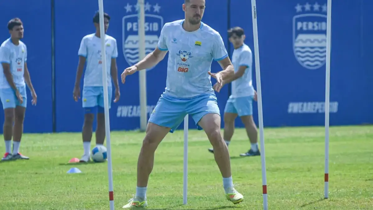 Balsa Sekulic, Potongan Terakhir di Puzzle Lini Depan Persib Pemain Persib Bandung Balsa Sekulic mengikuti latihan di lapang pendamping GBLA, Gedebage, Kota Bandung, Senin