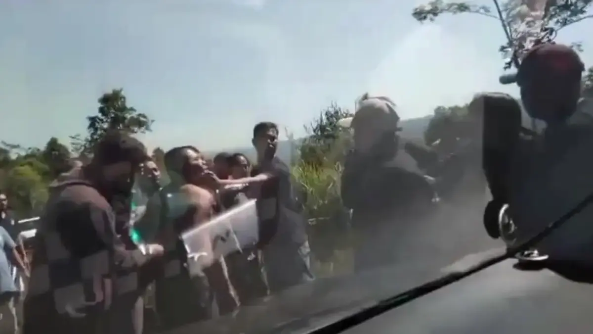 Pikap Terjun ke Kebun Teh di Taraju, Pengemudi Sempat Ngamuk dan Dikira Begal Pikap Terjun ke Kebun Teh di Taraju, Pengemudi Sempat Ngamuk dan Dikira Begal