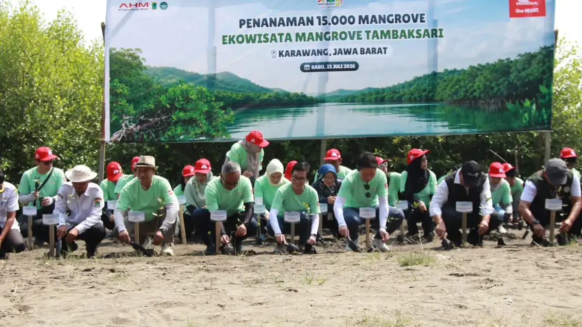 Jajaran manajemen PT Astra Honda Motor bersama Pemerintah Provinsi Jawa Barat, Pemerintah Kabupaten Karawang m