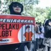 Massa aksi yang tergabung dalam Paguyuban Pengawal Negara Kesatuan Republik Indonesia (PPNKRI) Jabar melakukan
