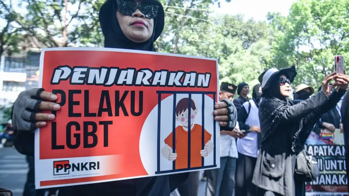 Massa aksi yang tergabung dalam Paguyuban Pengawal Negara Kesatuan Republik Indonesia (PPNKRI) Jabar melakukan