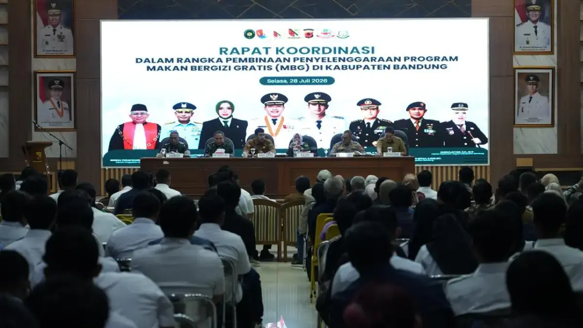 Rapat Koordinasi Pembinaan Penyelenggaraan Program Makan Bergizi Gratis (MBG) di Gedung Moh. Toha, Soreang, Se