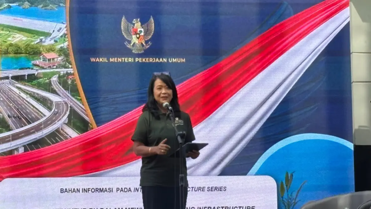Wakil Menteri Pekerjaan Umum Republik Indonesia, Diana Kusumastuti, saat berada di Kebun Raya Bogor, Selasa (2