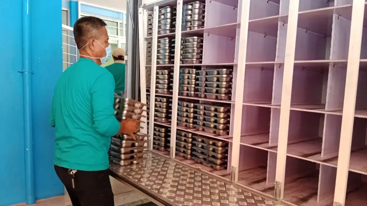 BGN Larang SPPG Pakai Barang Subsidi untuk MBG, KPPG Bogor Klaim Tidak Temukan Pelanggaran, Kami Pantau Lewat Ilustrasi situasi di salah satu dapur Satuan Pelayanan Pemenuhan Gizi (SPPG) di wilayah Kota Bogor. Foto: Seka