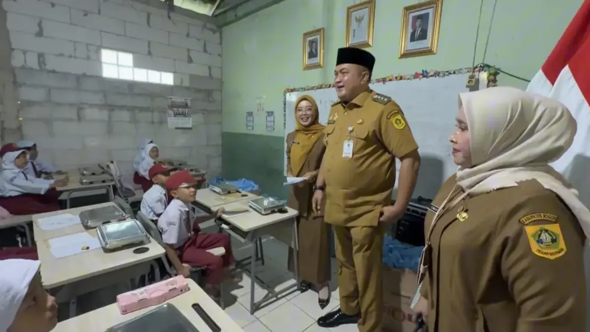 Kunjungi SDN 05 Lulut, Bupati Bogor Pastikan Program MBG Berjalan Optimal 