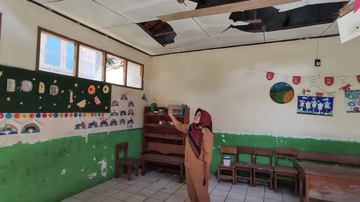 Kondisi Ruang Kelas di SDN Sasana Wiyata 02 Bogor Memprihatinkan, Atap Rusak Parah 