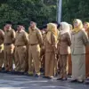 ASN Bandung Barat saat mengikuti upacara di Lapang Mekarsari Ngamprah. Dok Jabar Ekspres/Suwitno