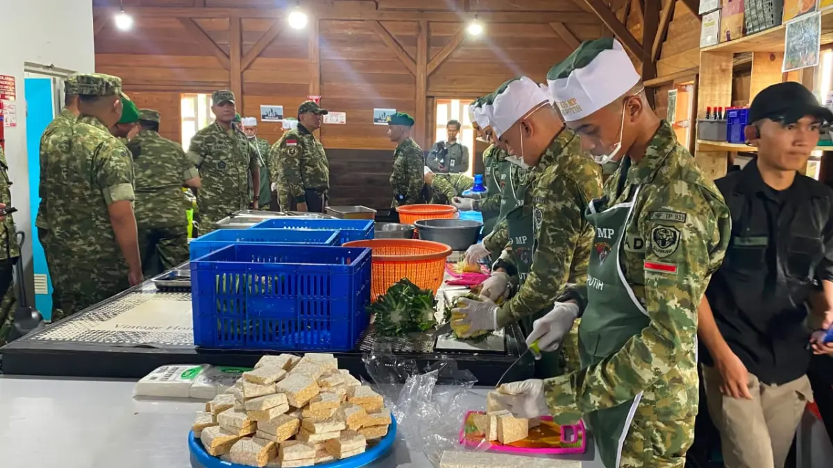 Menteri Pertahanan RI, Sjafrie Sjamsoeddin melakukan kunjungan kerja ke Markas Batalyon Infanteri Teritorial P