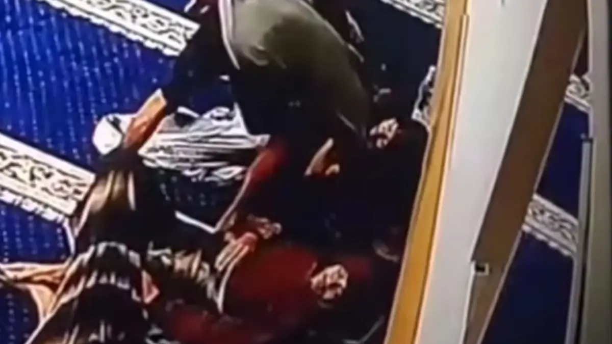 Polisi Buru Pencuri Tas Penunggu Pasien di Musala RS Sentra Medika Cibinong Polisi Buru Pencuri Tas Penunggu Pasien di Musala RS Sentra Medika Cibinong