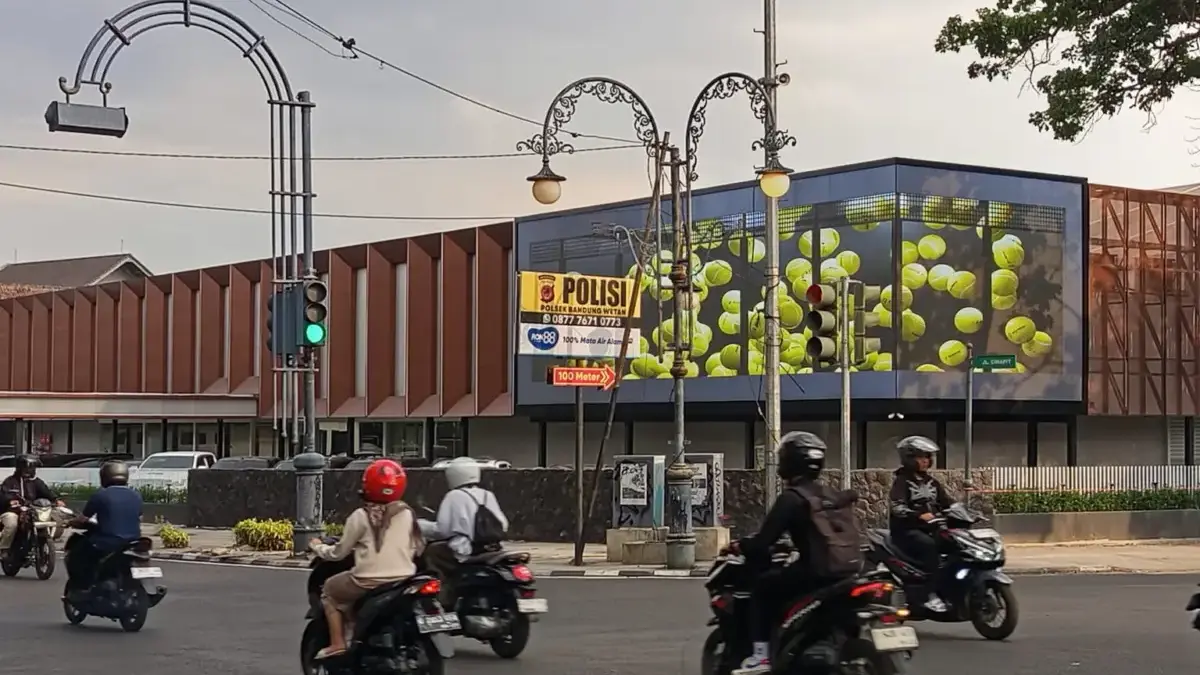 9 Pohon Pinggir Jalan Ditumbangkan Demi Lapangan Padel Baru di Cihapit, Pemkot Bandung Kecolongan? 9 Pohon Pinggir Jalan Ditumbangkan Demi Lapangan Padel Baru di Cihapit, Pemkot Bandung Kecolongan?